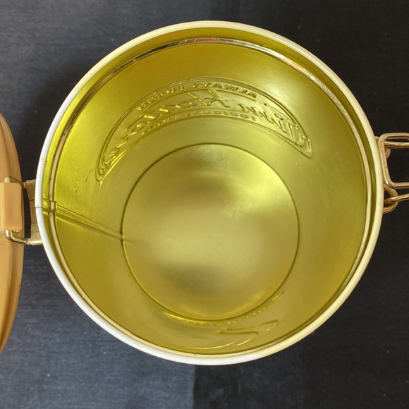 Tim Hortons Limited Edition Tin - Picture 11 of 12